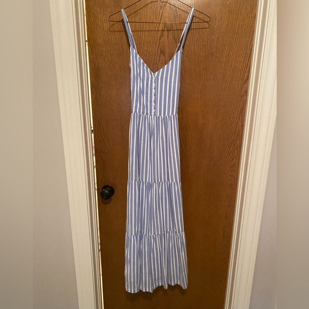 Old navy tiered maxi dress. Gently used (worn once).